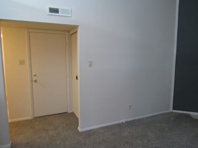 Building Photo - Contact Peggy  501 676 1758