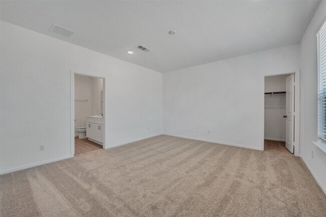 Building Photo - 339 Lippizan Dr