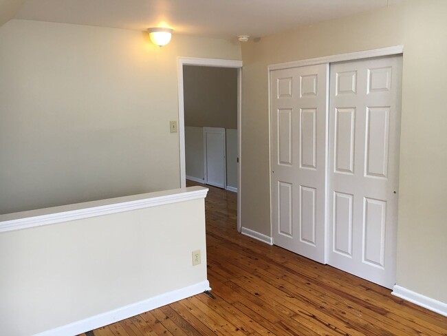 Building Photo - **4-BEDROOM HOUSE W/ GARAGE IN NORTH COLUM...