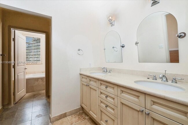 Building Photo - 1109 Campo Sano Ave