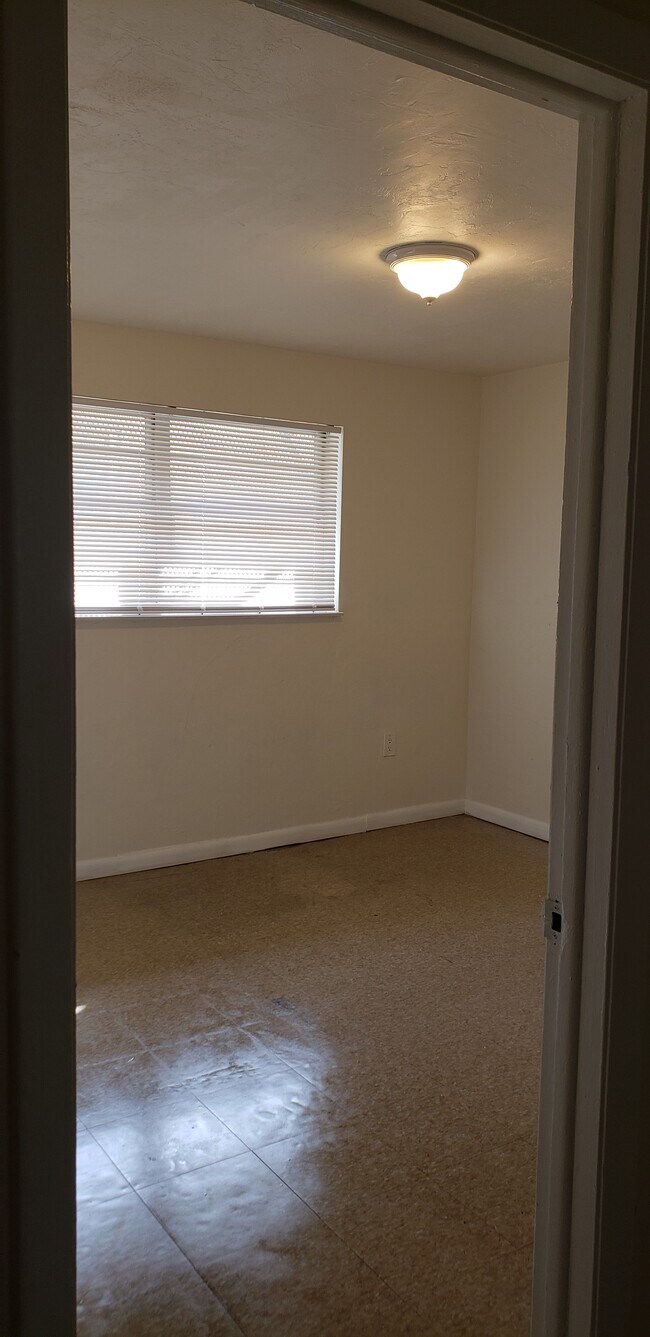 Bedroom - 17 NW 70th St