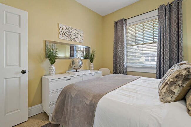 Building Photo - 611 S Orleans Ave