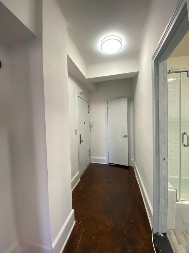 Building Photo - 160 W 73rd St