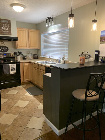 Kitchen - 5628 Clearview Hills Dr