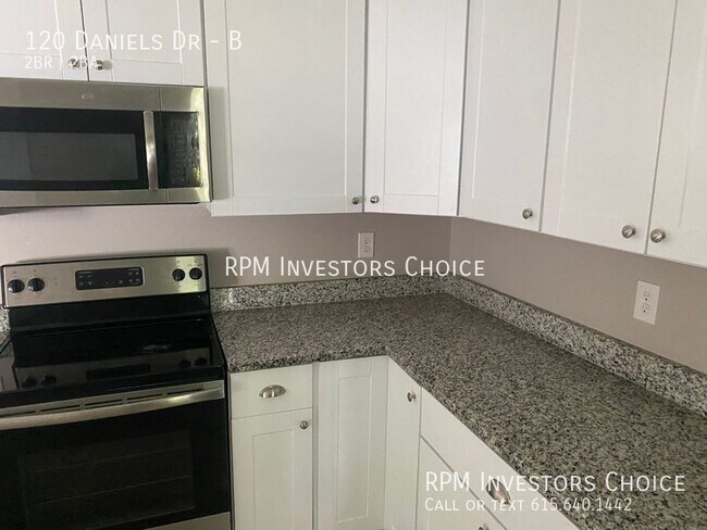 Building Photo - Lovely, modern 2bd/2ba near to Downtown Fr...