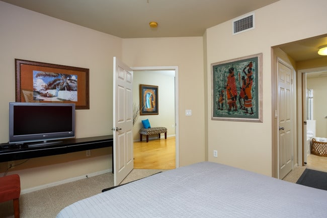 Building Photo - 2400 Fifth Ave