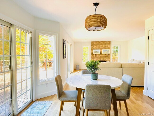 Building Photo - 10 Ginny Ln