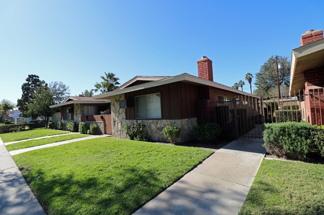 Building Photo - Garden Villas