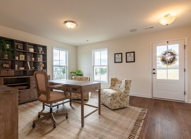 Building Photo - Blacksburg, 3BR / 2.5 BA, Beautiful Townhome available in April 2026