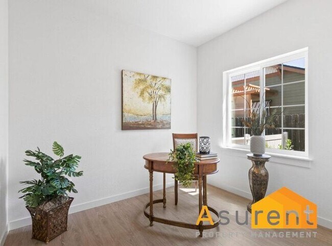 Building Photo - Newer Ashland Home Coming Available Soon!