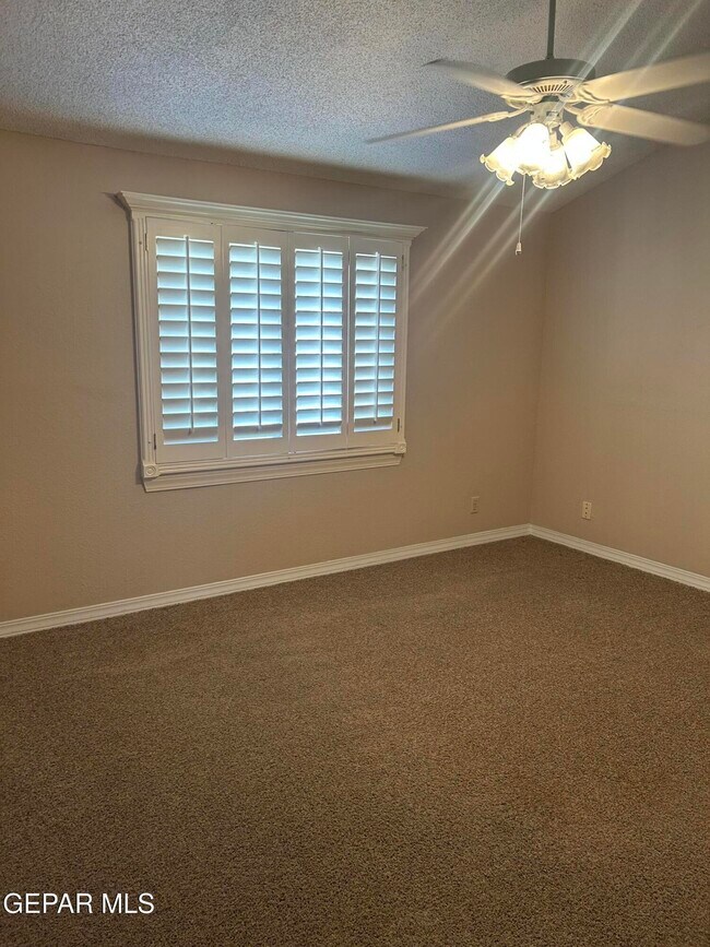 Building Photo - 612 Mary Stuart Dr