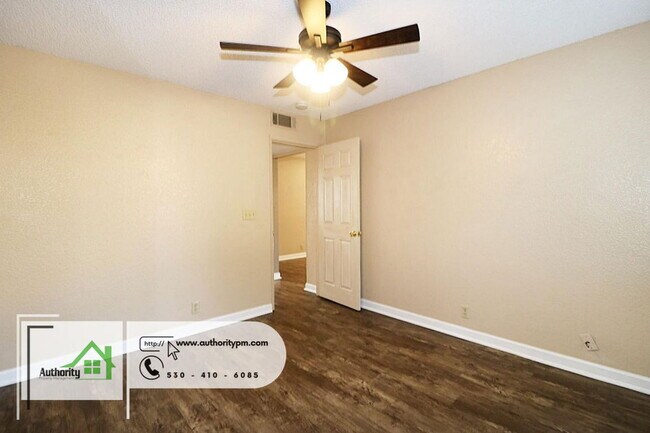 Building Photo - 1553 Bramble Pl