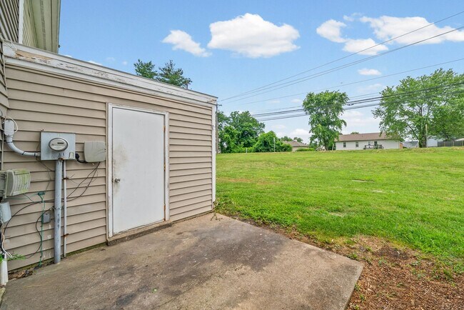 Building Photo - 105 Greenland Ct