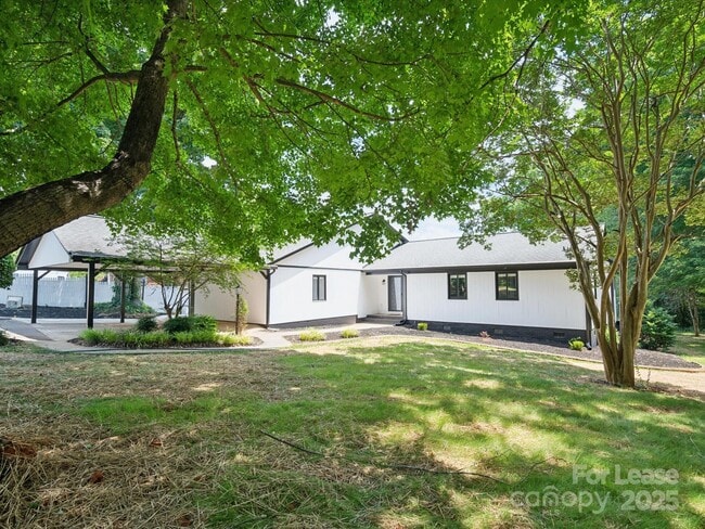 Building Photo - 4954 Moonlite Bay Dr