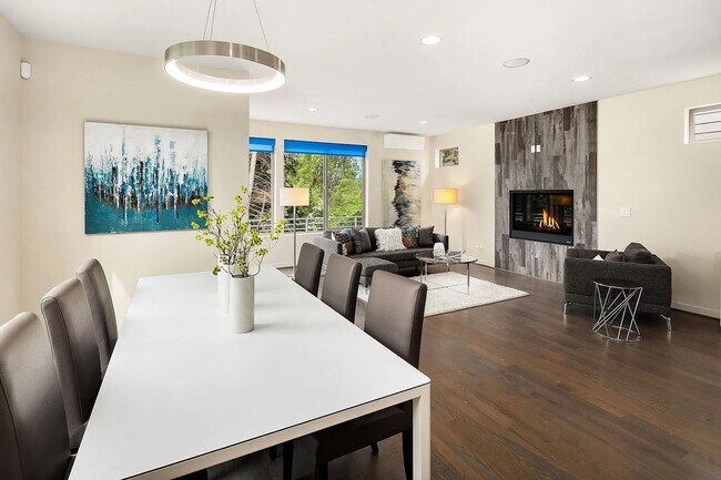Building Photo - Maple Leaf - Northgate Home
