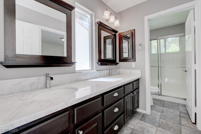 Building Photo - 8408 Bay Point Dr