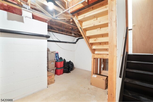 Building Photo - 8 Springholm Dr