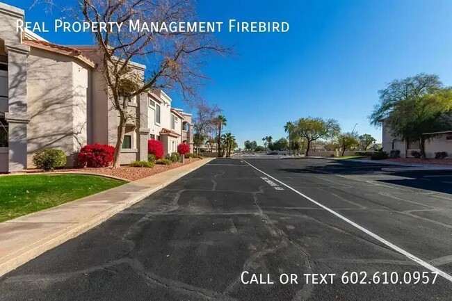 Building Photo - 9151 W Greenway Rd