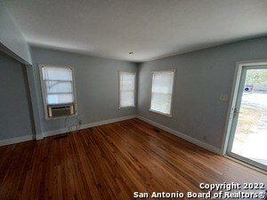 Building Photo - 111 W Meadowlane Dr
