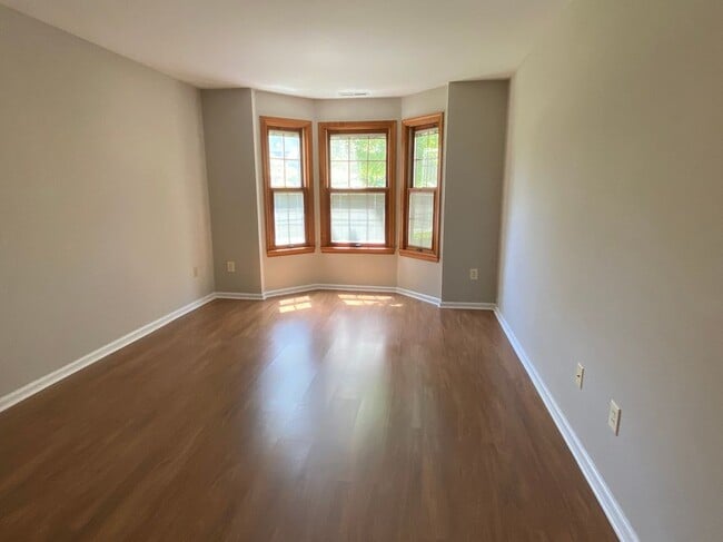 Building Photo - 2205 Brookhaven Dr