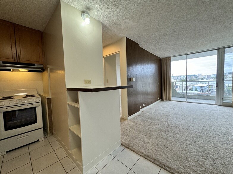 Building Photo - 2637 Kuilei St