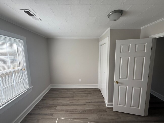 Building Photo - Three bedroom, 1 bath house in Graham