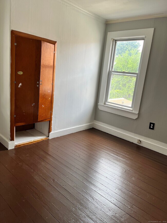 Building Photo - 67 Sisson Ave