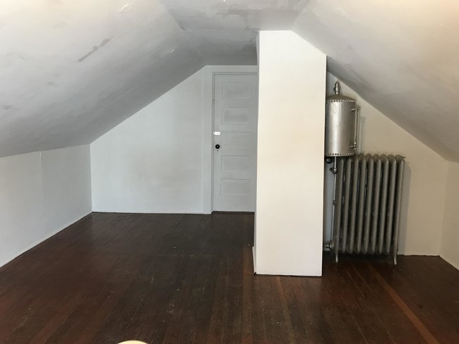 Building Photo - 211 3rd Ave NE