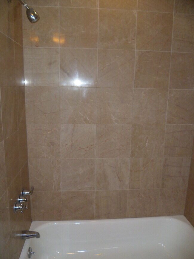 Building Photo - 129 Grandview St