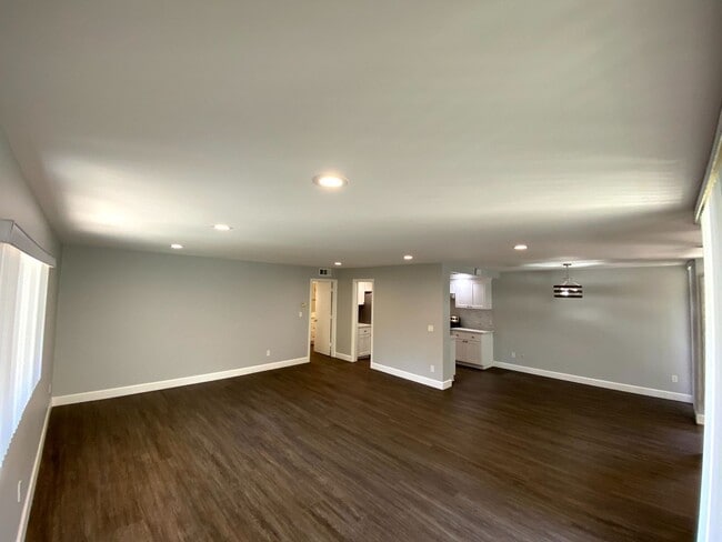 Building Photo - Coming Soon: Stylish 2-Bed Apartment with ...