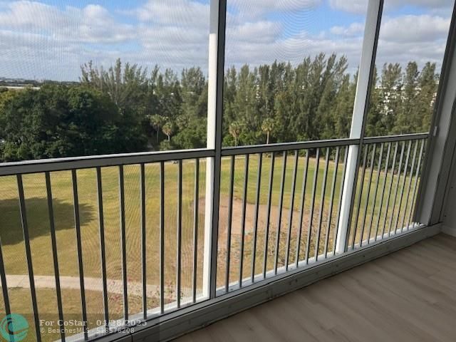 Building Photo - 3150 N Palm Aire Dr