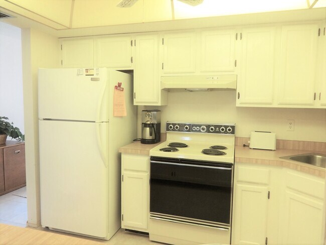 Building Photo - 1211 Capri Isles Blvd