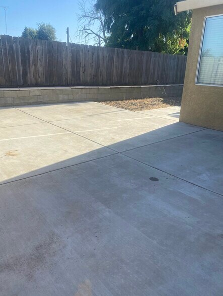 Building Photo - 16649 Emerson Ct