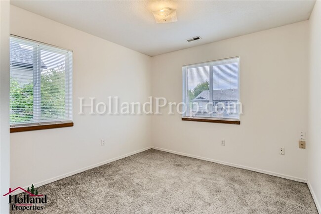 Building Photo - 3143-3145 NE 13th Pl