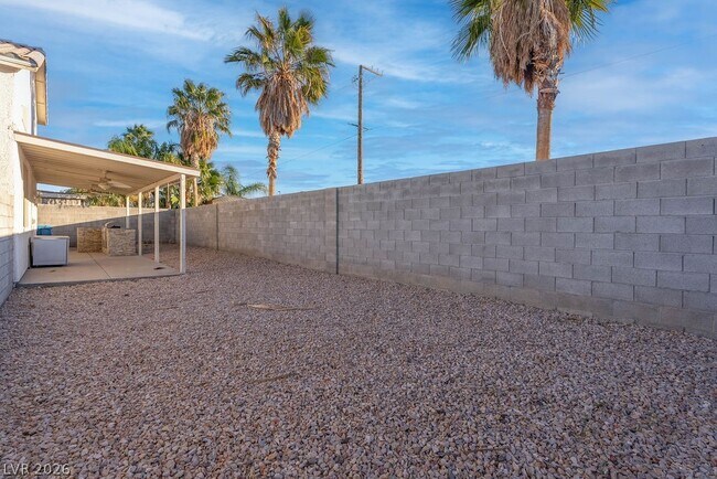 Building Photo - 879 Cozy Valley St