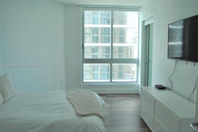 Building Photo - 300 S Biscayne Blvd