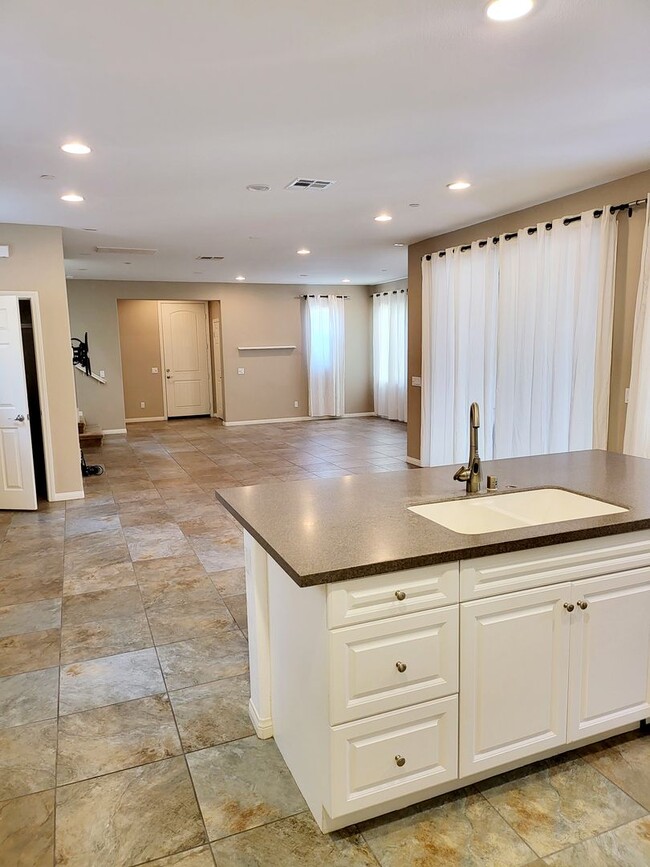 Building Photo - Otay Ranch 3 bedroom 2.5 bath 1917 sqft 2 ...