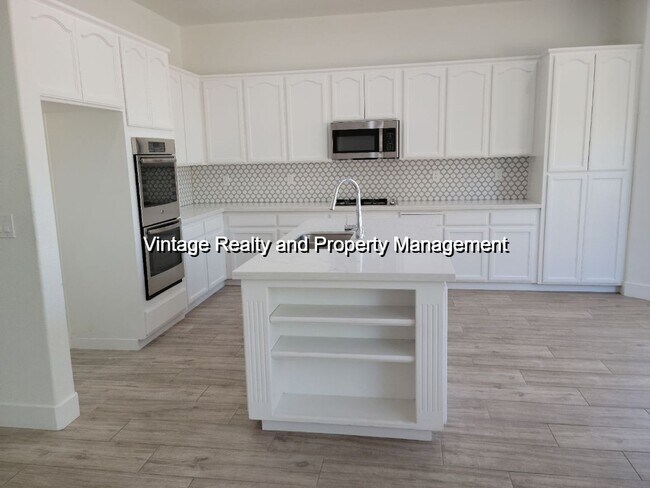 Building Photo - 1052 Foxfire Dr