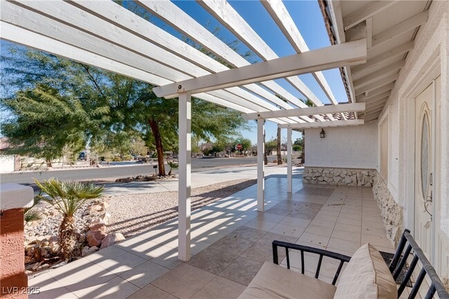 Building Photo - 2121 Rosanna St