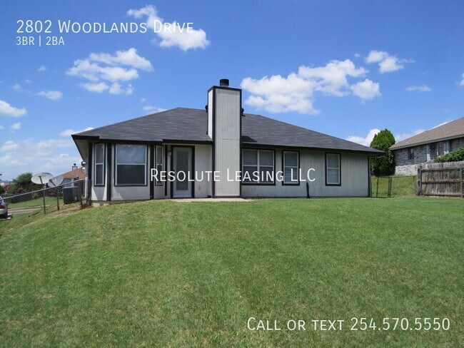 Building Photo - 2802 Woodlands Dr