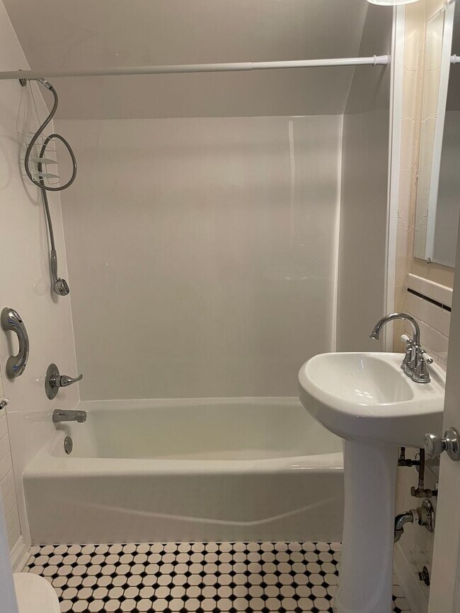 Building Photo - Johnstown Apartments (KC-KS)