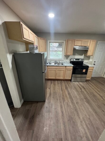 Building Photo - 3034 Grenada Dr
