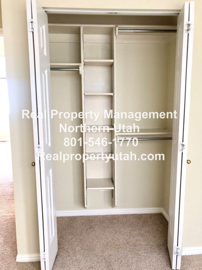 Building Photo - 4 Bedroom 2.5 Bathroom House In Layton Available!