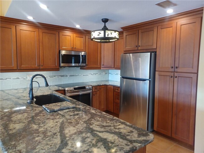 Building Photo - 5515 SW 12th Ave