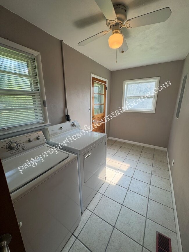 Building Photo - 425 Ashington Dr