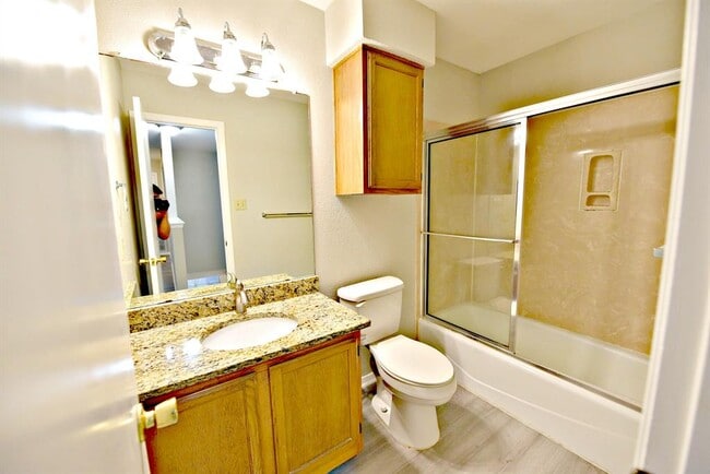 Building Photo - 12801 Margit Dr