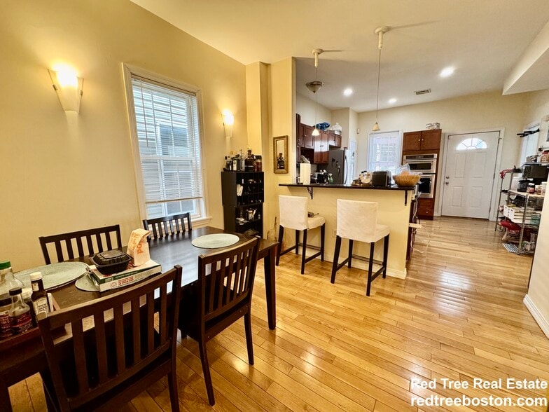 Building Photo - 22 Elmore St