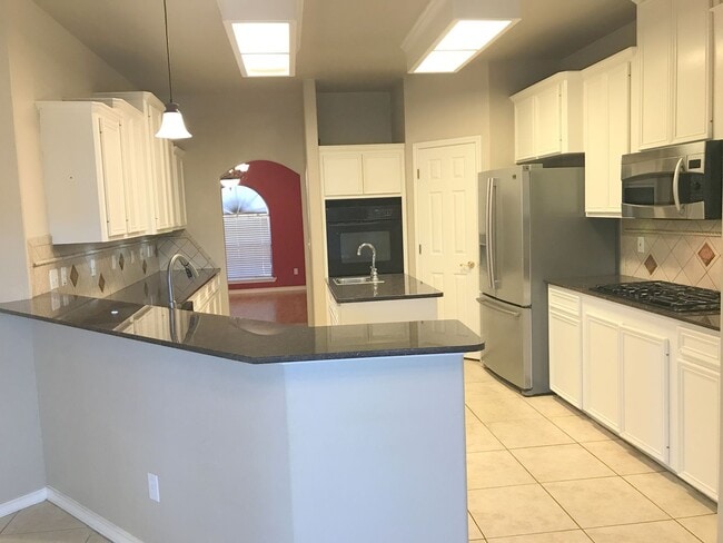 Building Photo - 15313 Guadalupe River Dr