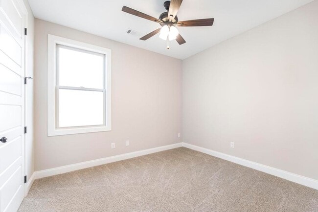 Building Photo - 402 Otters Rdg Dr