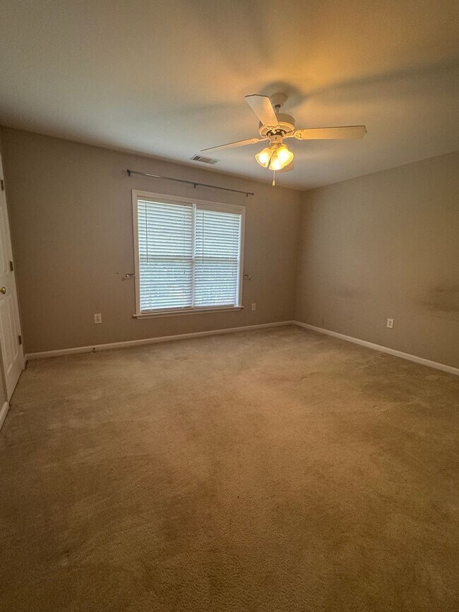 Building Photo - 320 Logmont Trace